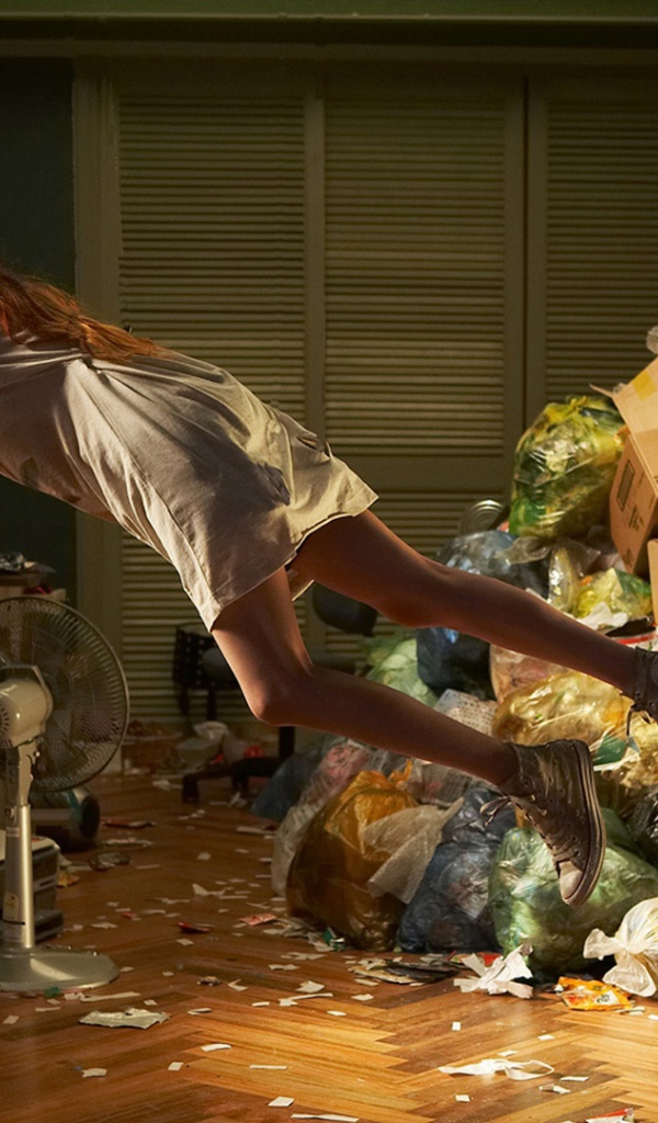 Летающая девушка