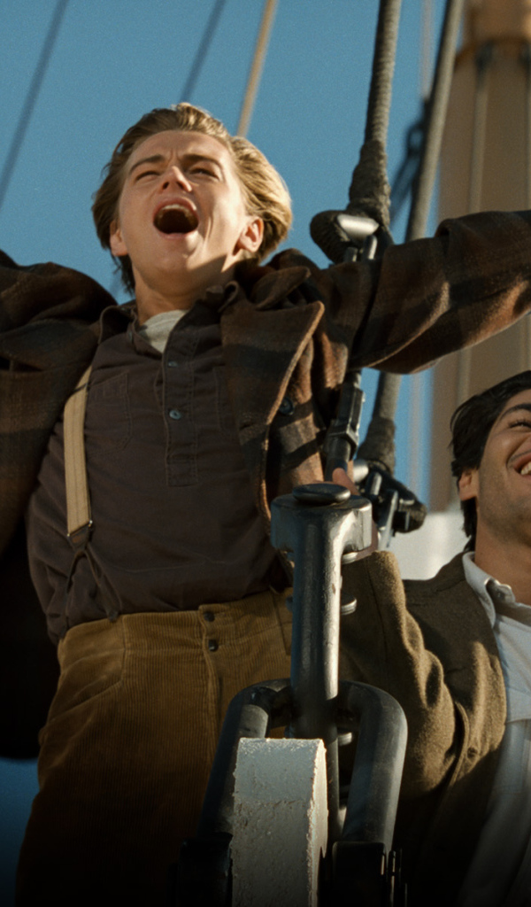 Джек плывет к новой жизни в фильме Титаник