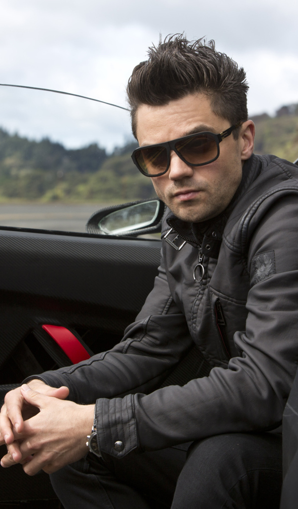 Need for Speed: Жажда скорости Доминик Купер в машине