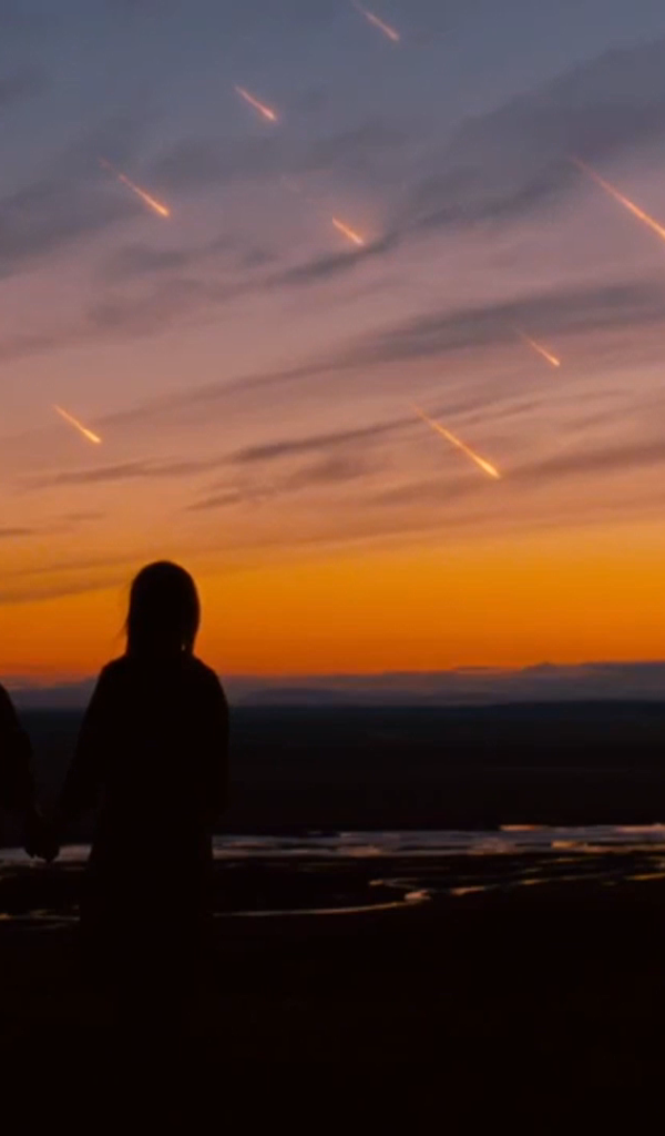 Ной люди смотрят на город