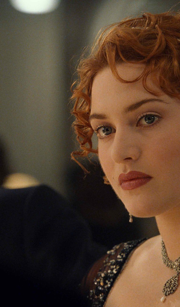 Роуз на обеде в фильме Титаник