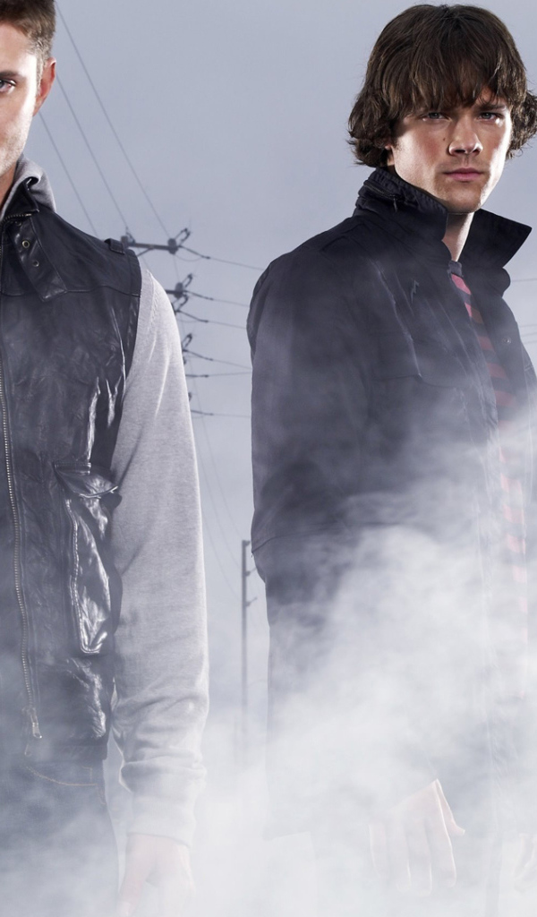 Винчестеры из сериала Сверхъестественное в тумане