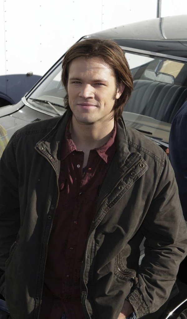 Винчестеры у автомобиля из сериала Сверхъестественное