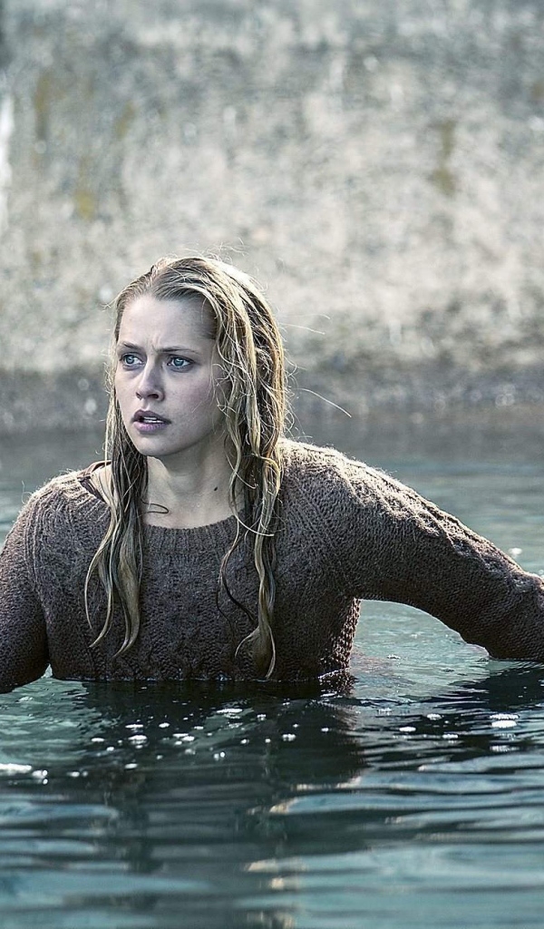 Тепло наших тел зомби купается с девушкой