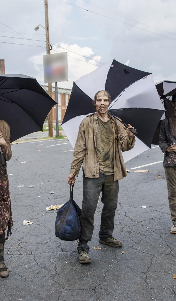 Зомби из Ходячих Мертвецов с зонтами