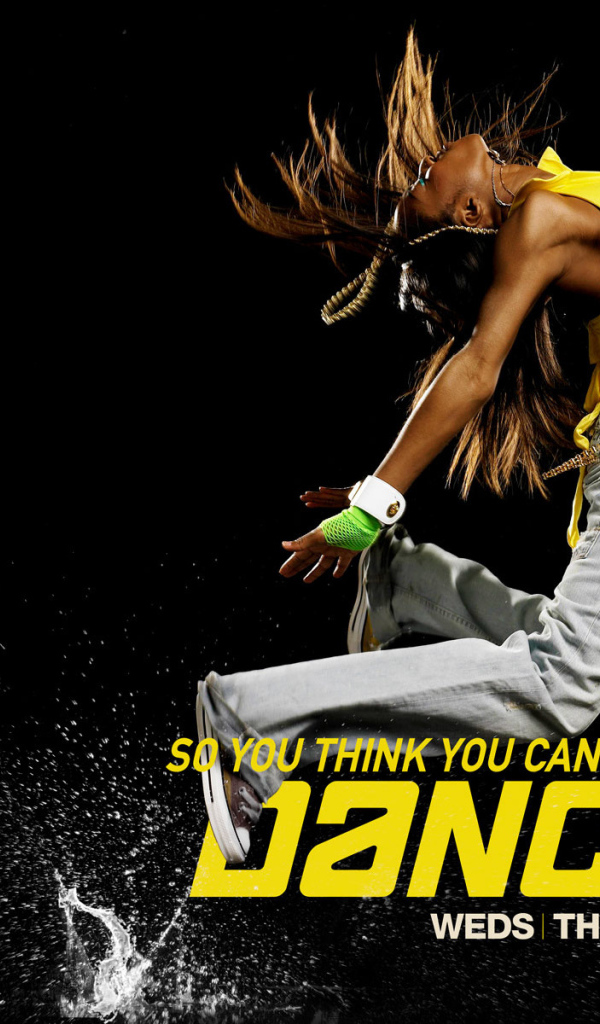 Танцовщица в желтой футболке