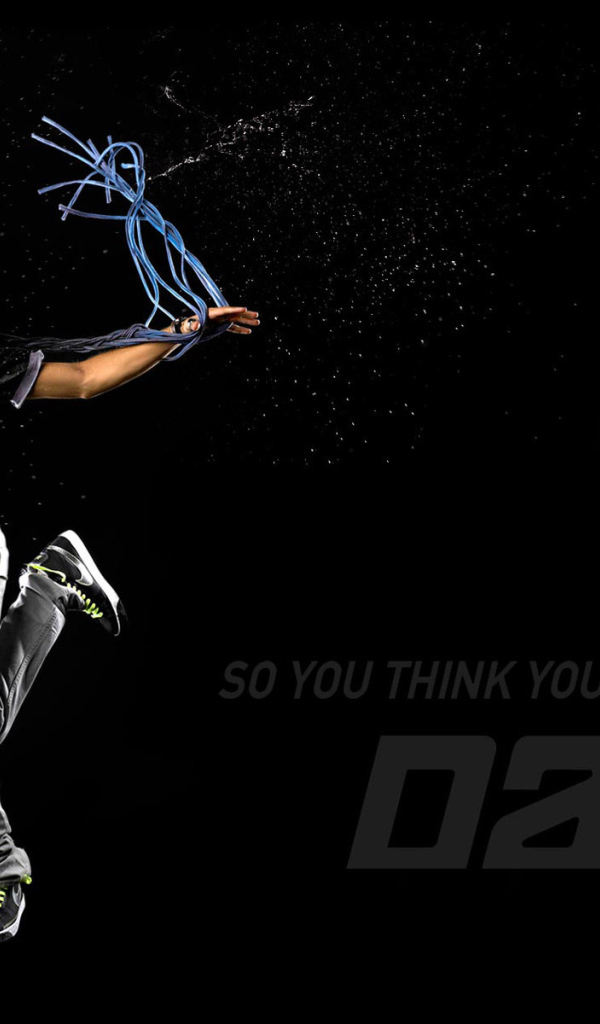 Танцор среди брызг воды