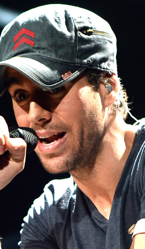 Энрике Иглесиас на сцене