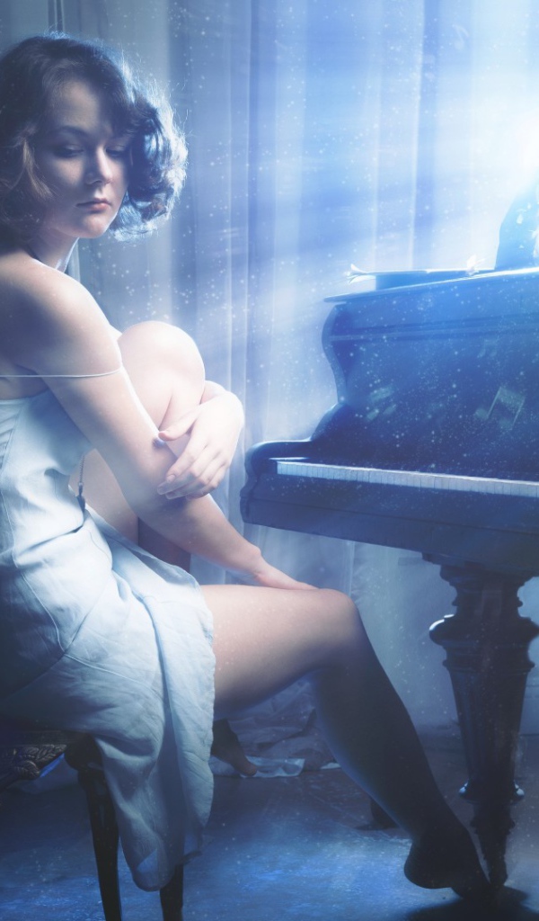 Девушка за роялем ночъю