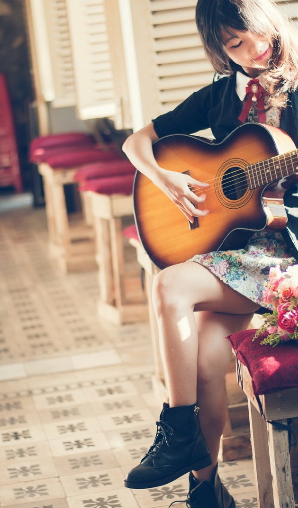 Девочка с гитарой