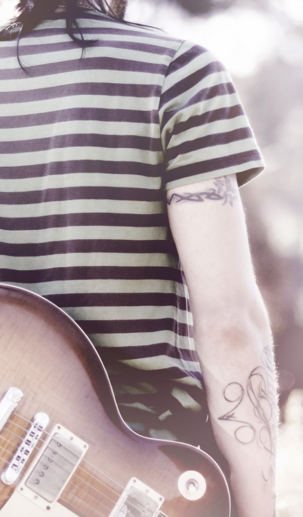 Гитарист в тельняжке