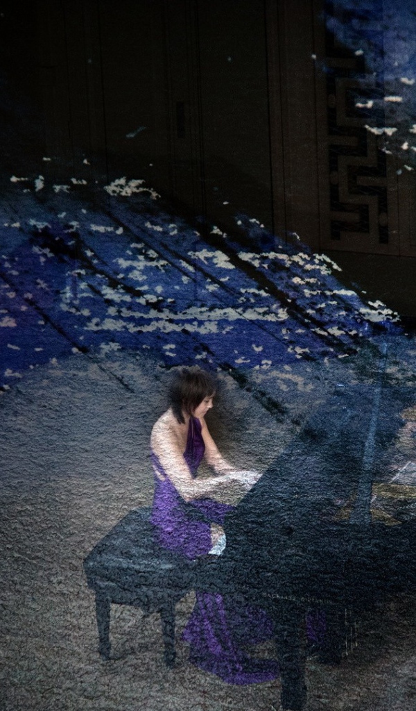 Образ девушки и рояль