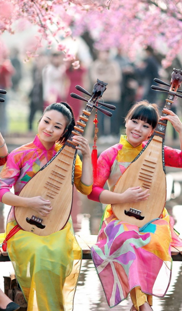 Японки с инструментами