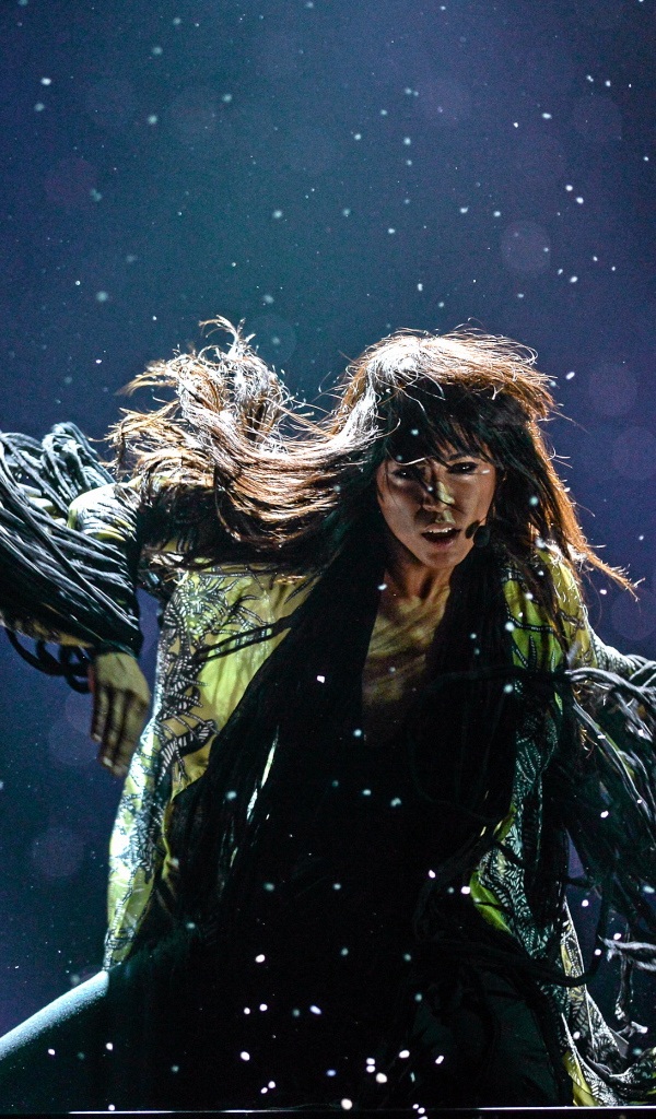 Loreen выступает с концертным номером