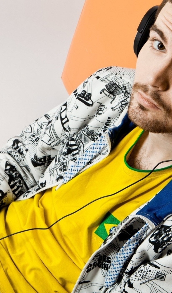 Noize MC в наушниках