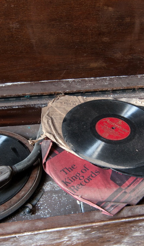 Старые пластинки в пыли