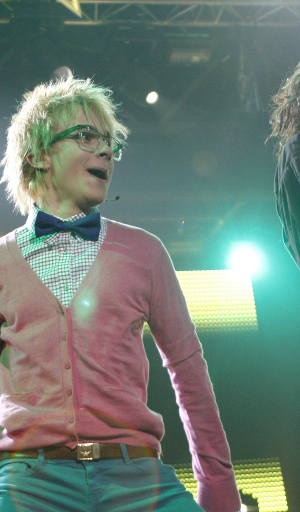 Страсти на концерте Quest Pistols