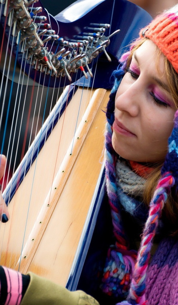 Женщина и арфа