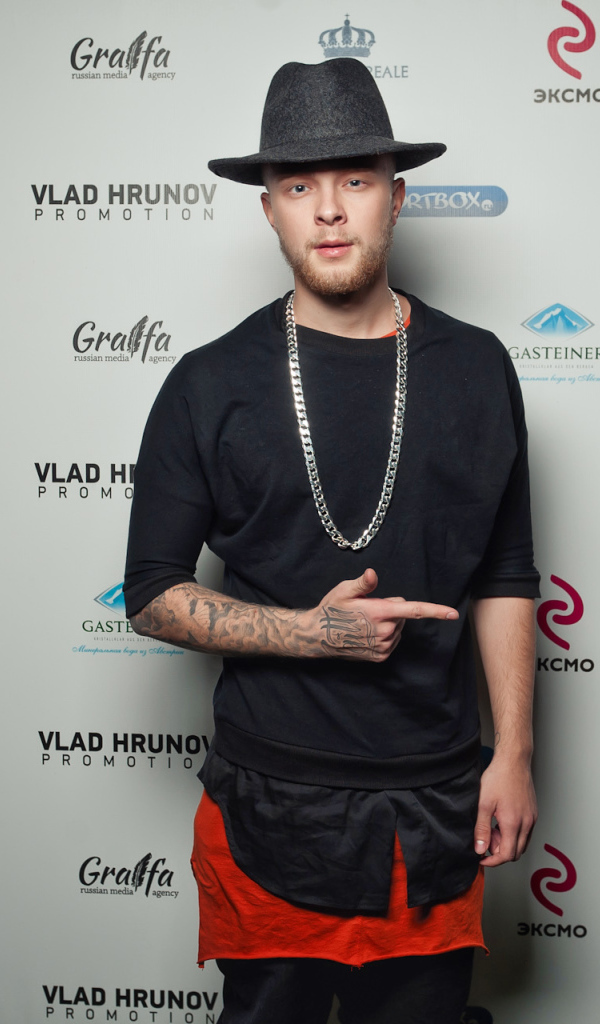 Молодой певец Егор Крид