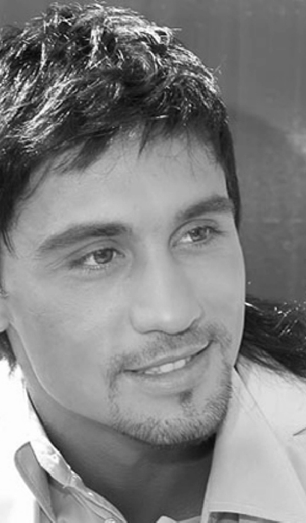 Дима Билан в черно-белой фотосессии