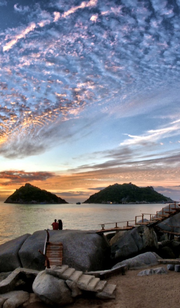 Пара на пристани заката