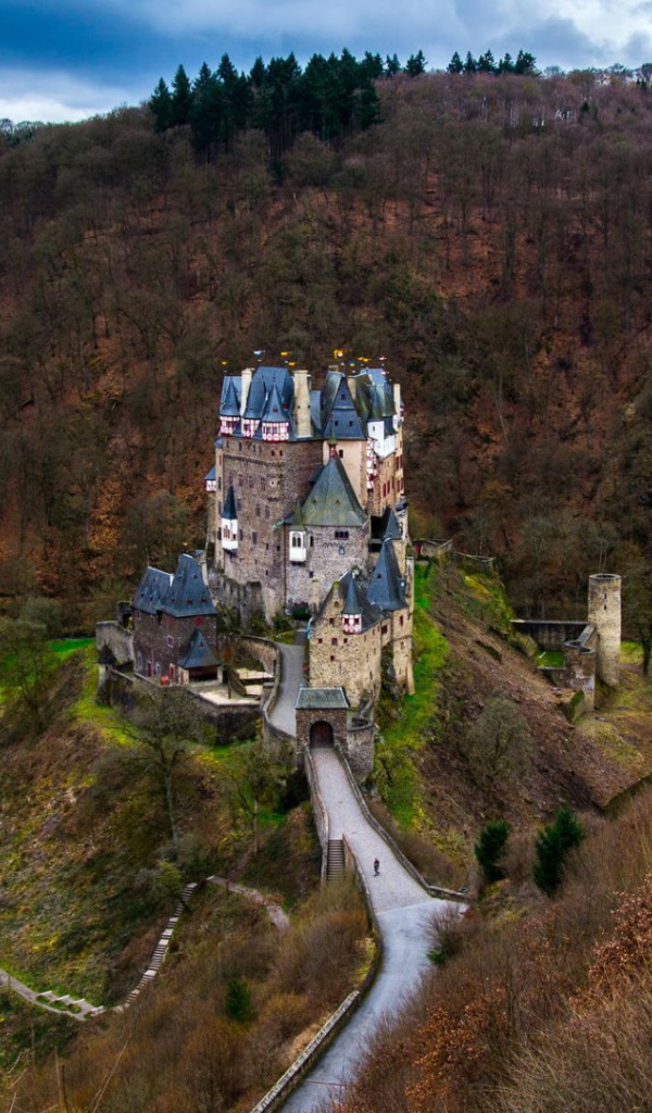 Дорога в старый замок