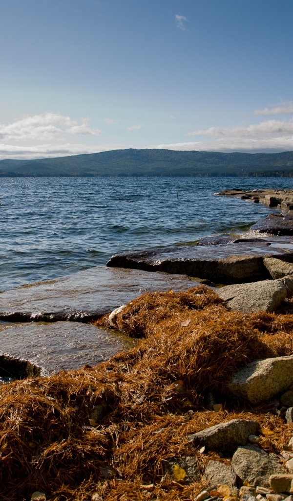 Золотой пляж на озере Тургояк