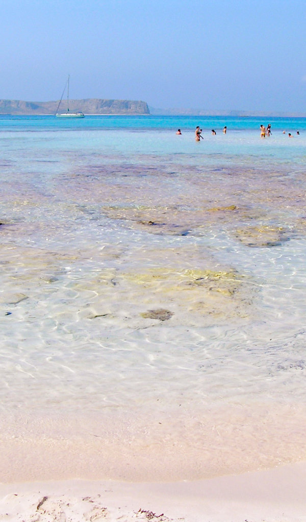 Розовый пляж на Крите