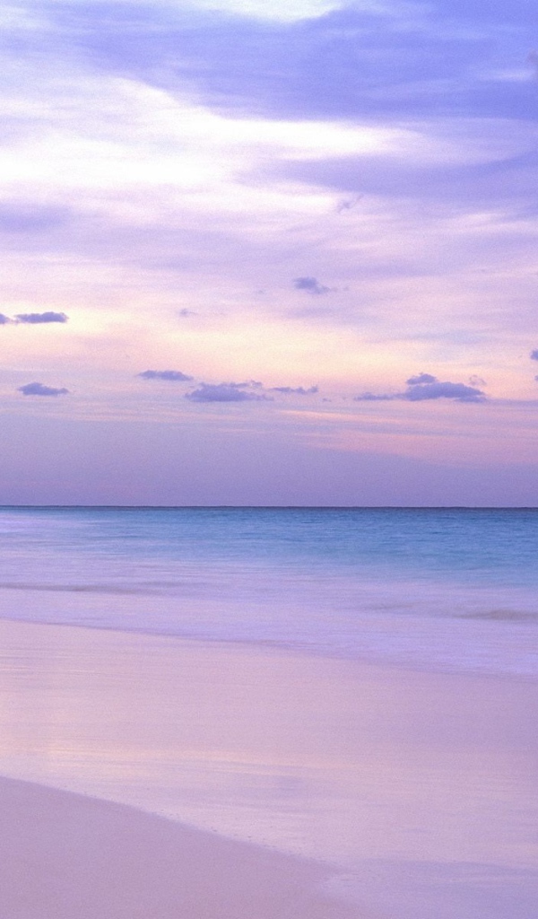 Розовый пляж на Багамах