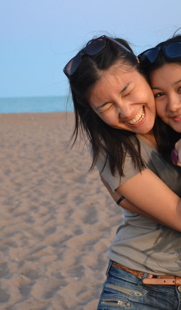 Обычные девушки на пляже