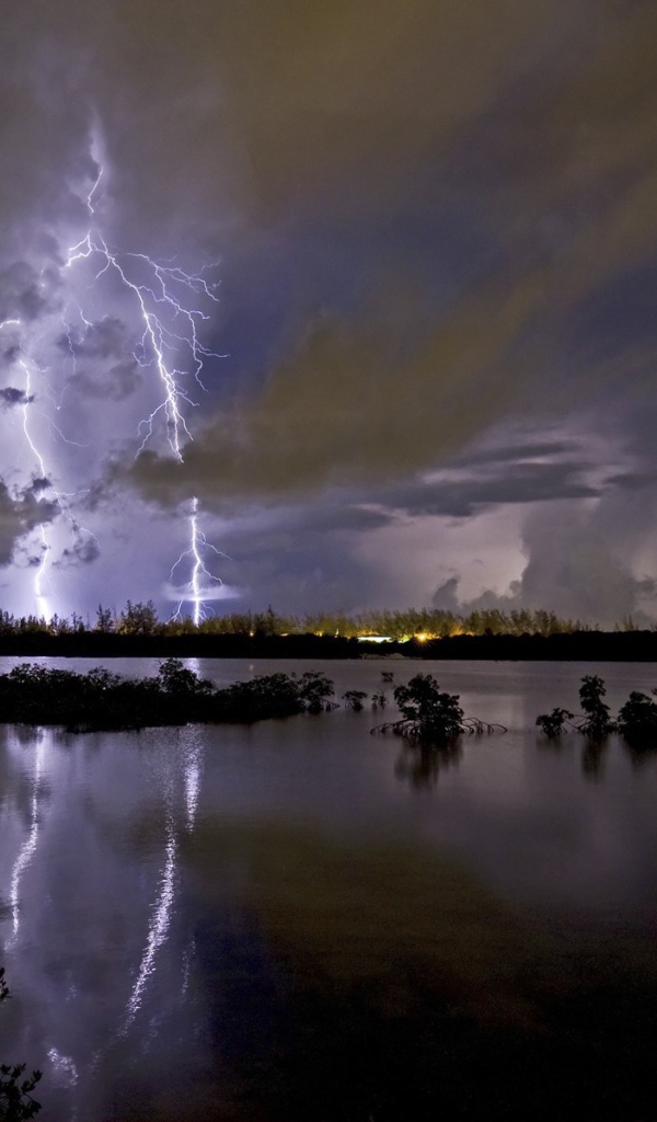 Гроза на Багамских островах