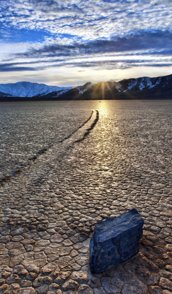 Камень в пустыне