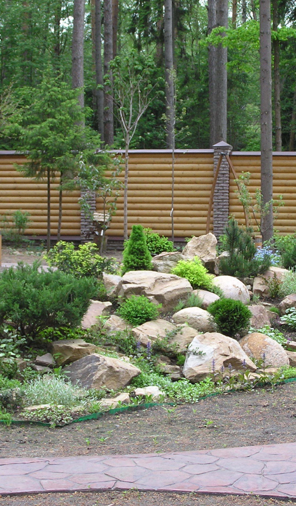 Красивая альпийская горка