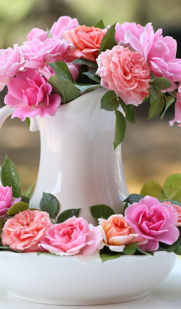 Букет в белом кувшине