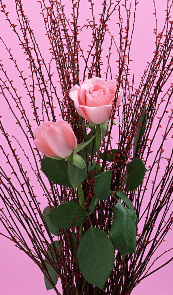 Букет из веток и роз