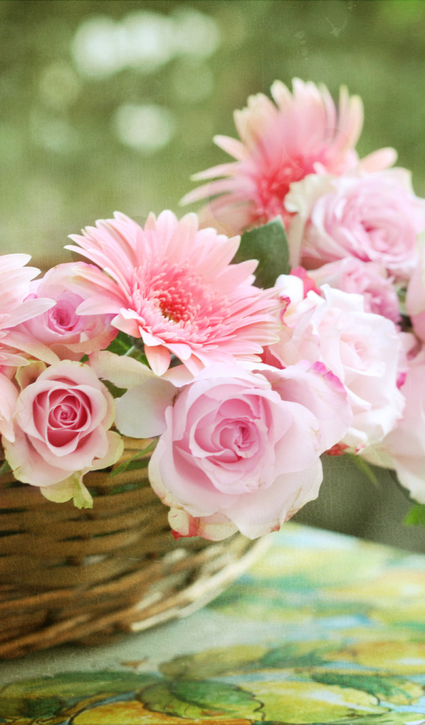 Букет из герберов и роз