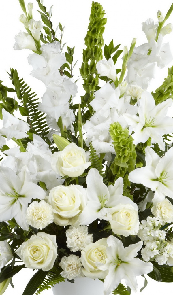 Великолепный букет белых гладиолусов