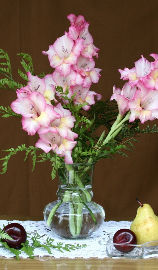 Натюрморт с букетом гладиолусов