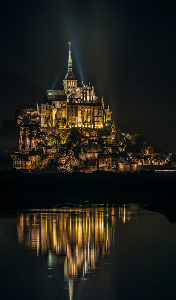 Замок на острове