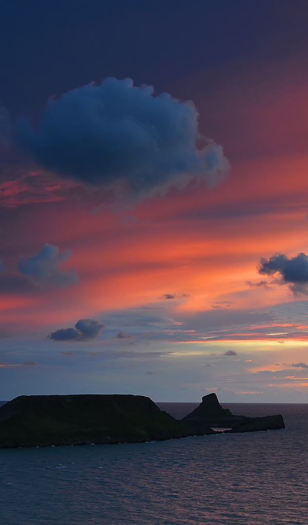 Одинокий остров в море