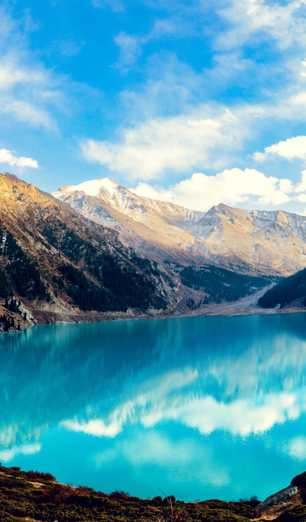 Большое горное озеро