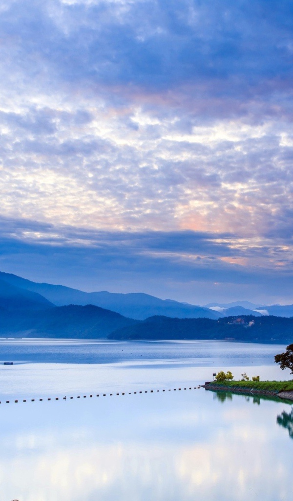 Голубые горы вдали