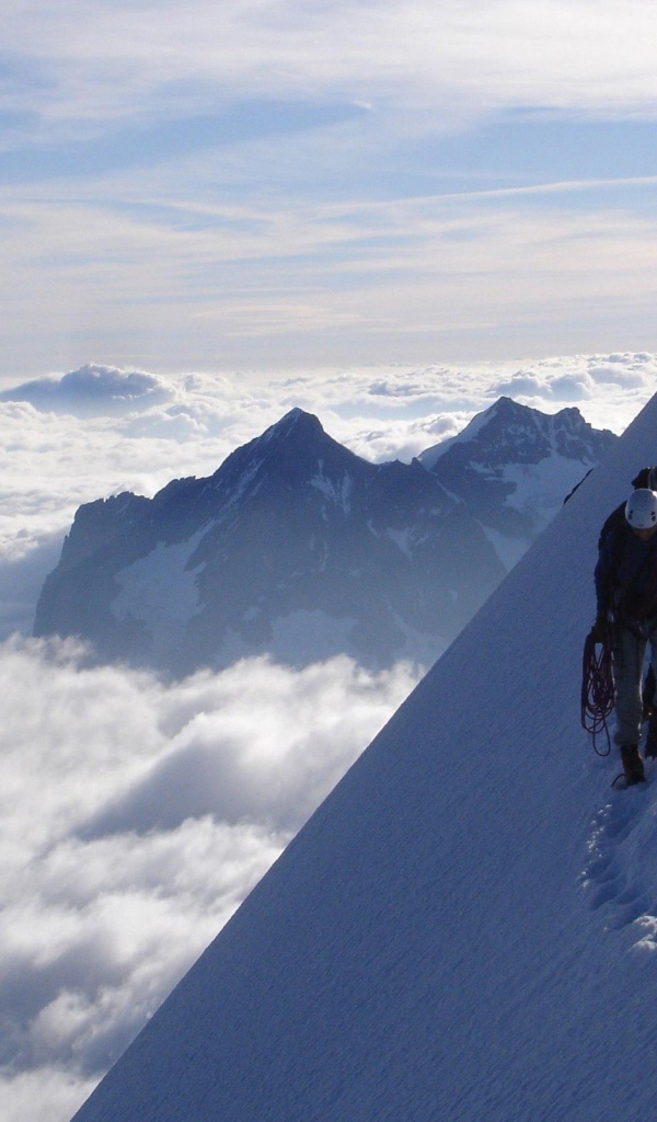 Восхождение на вершину горы