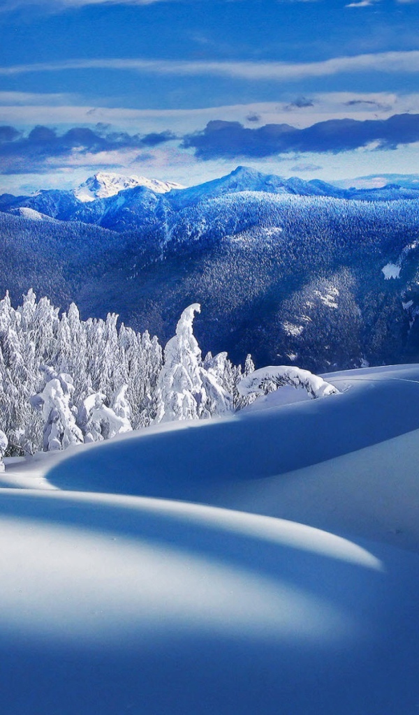 Ледяные горы в Канаде