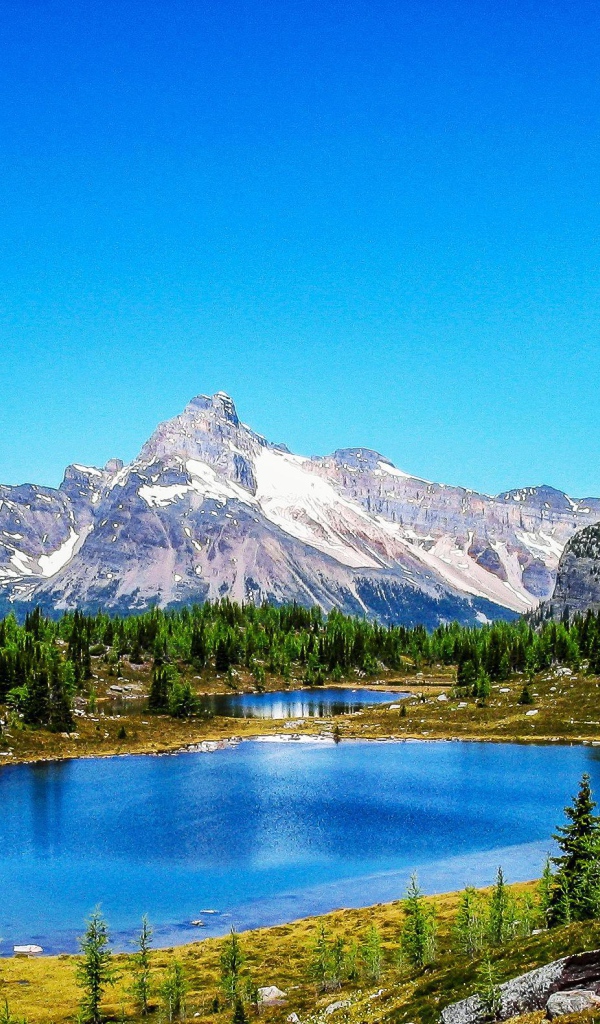 Озеро среди гор