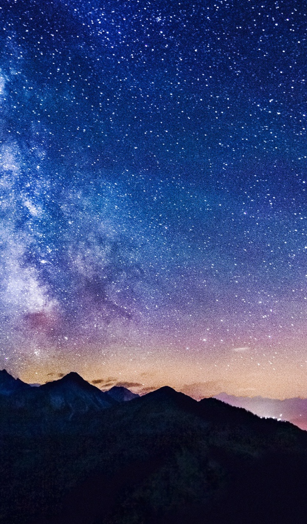 Горы на фоне Млечного пути