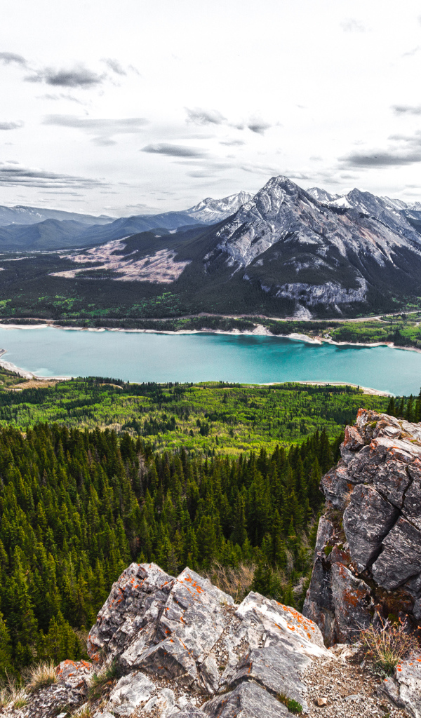 Горное озеро с высоты
