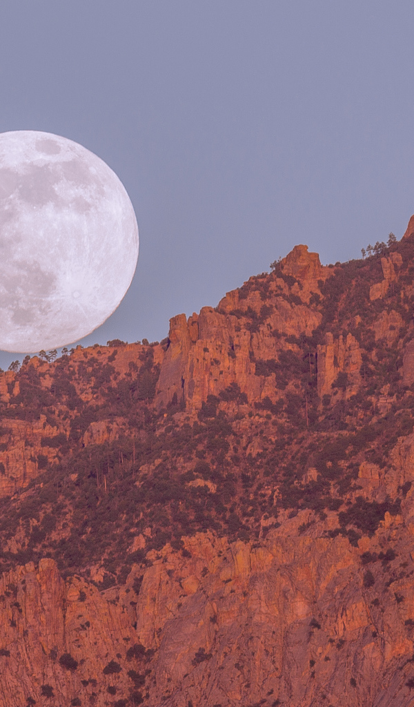 Горы и луна