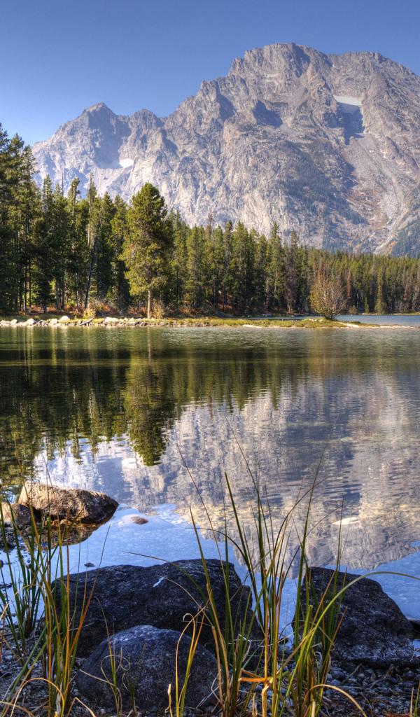 Отражение горы в озере