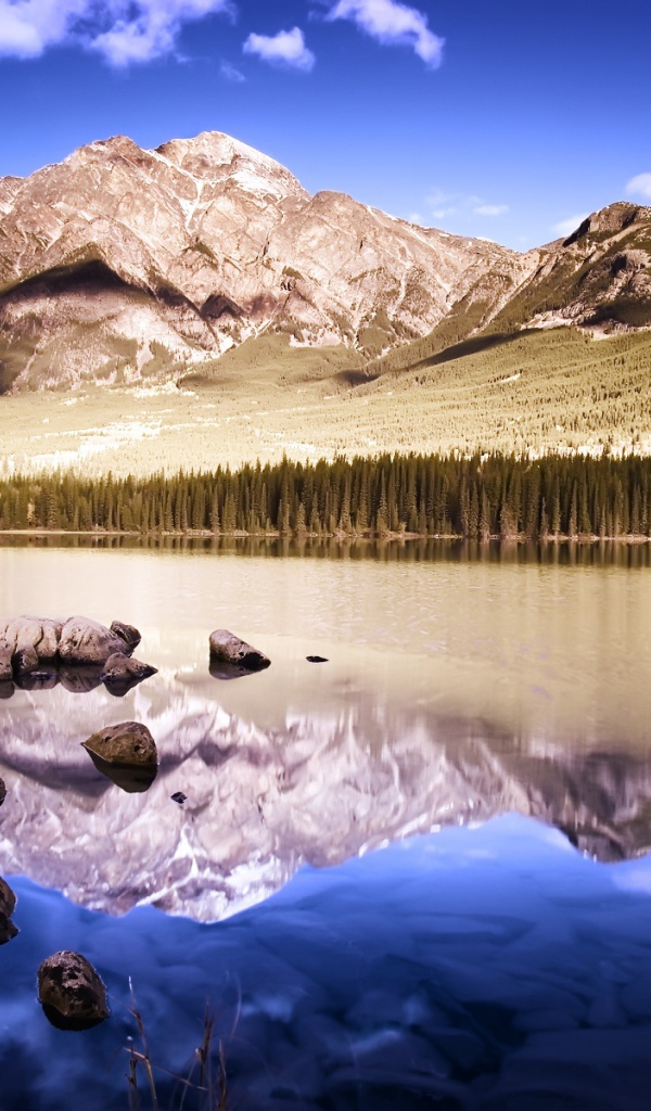 Отражение гор